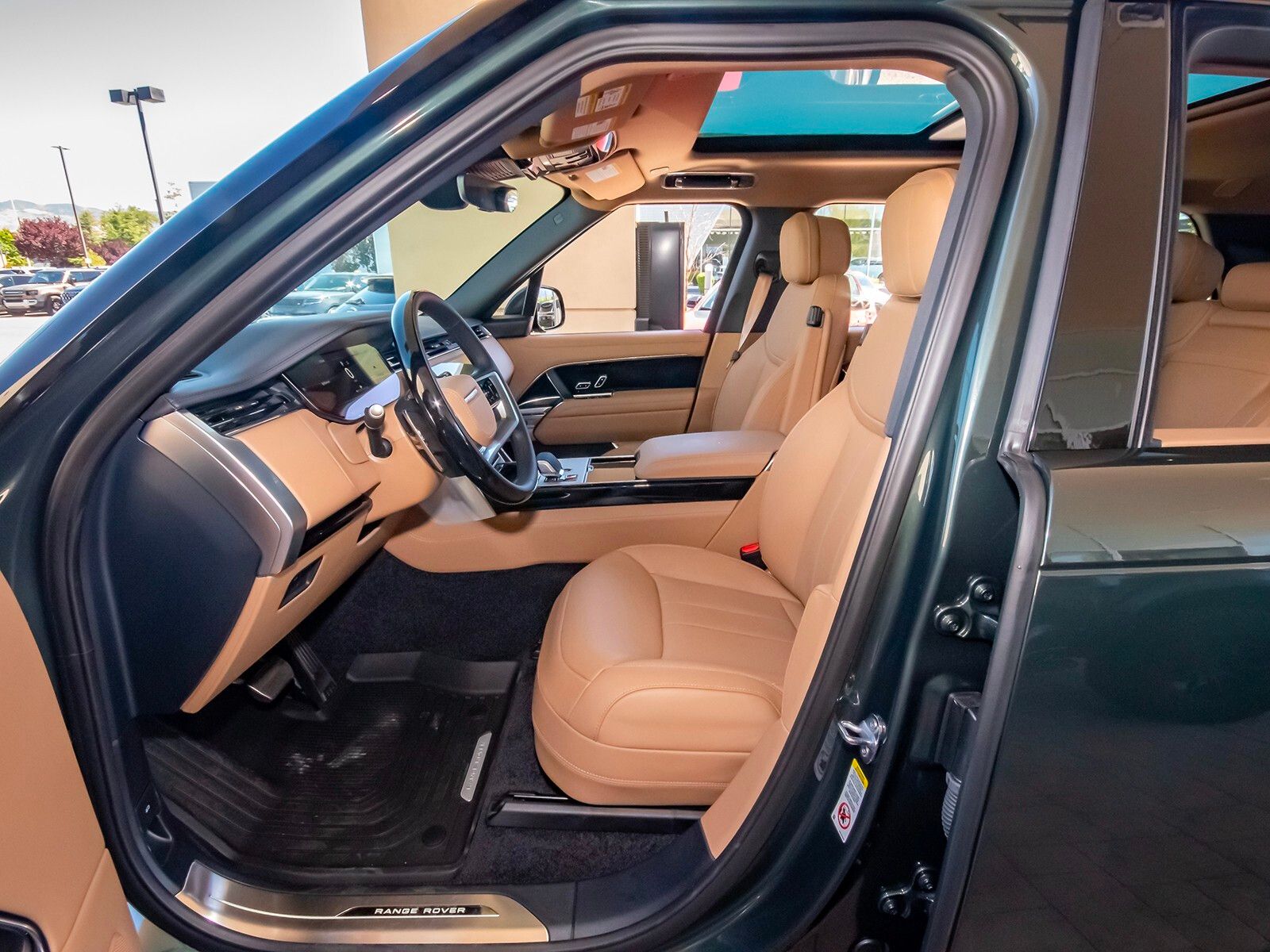 2025 Land Rover Range Rover SE photo 32