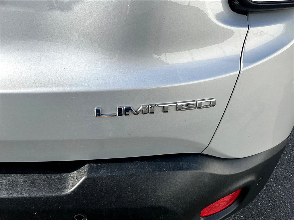 2017 Jeep Renegade Limited photo 26