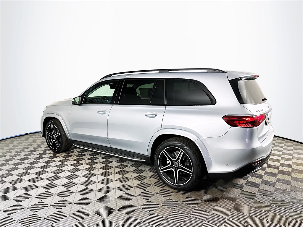 2026 Mercedes Benz GLS 450 4MATIC photo 4