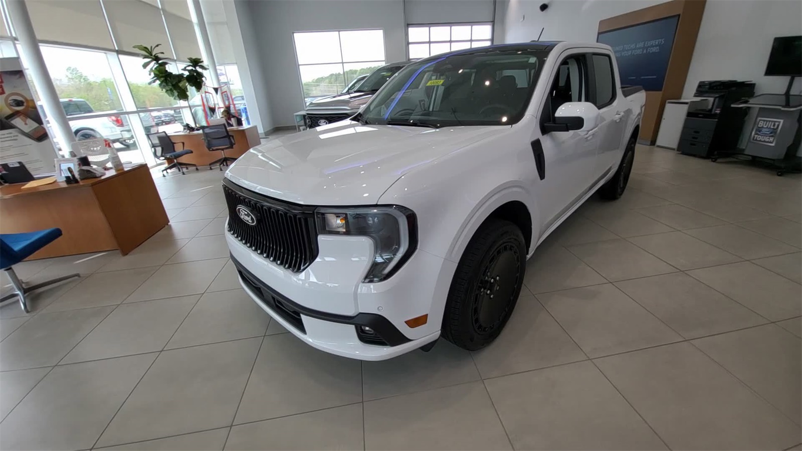 2025 Ford Maverick photo 2