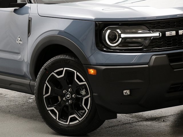 2025 Ford Bronco Sport Outer Banks photo 3