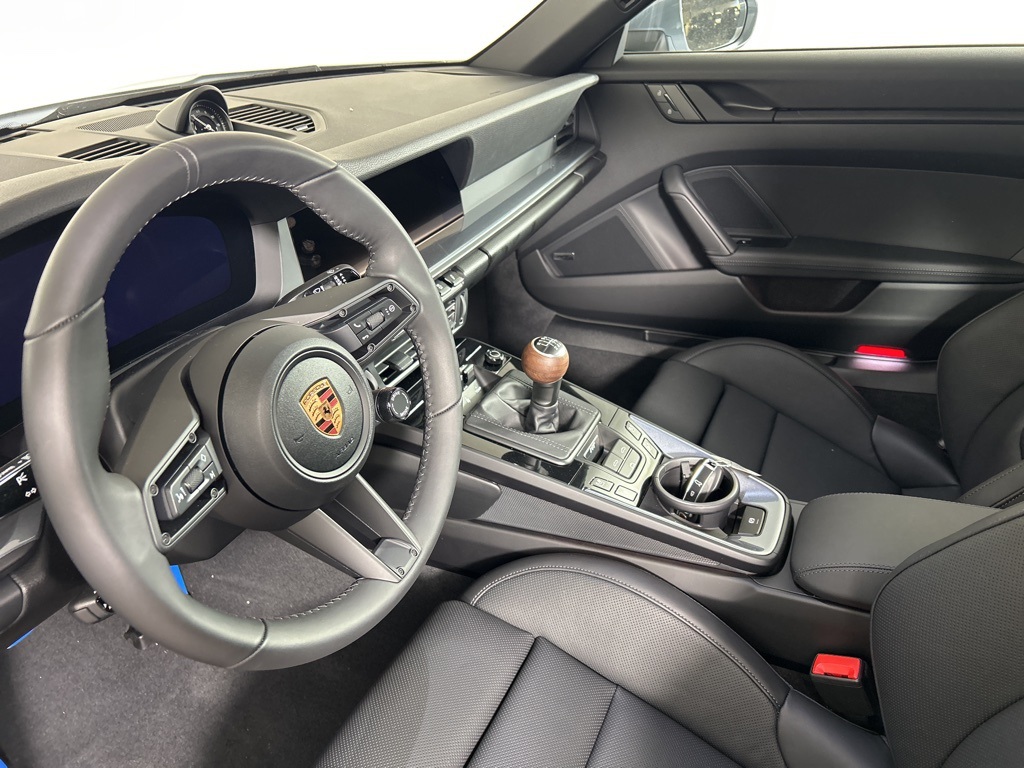 2026 Porsche 911 T photo 4