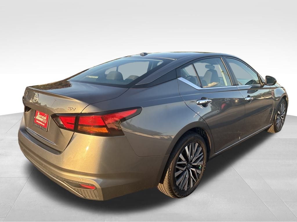 2023 Nissan Altima 2.5 SV photo 4