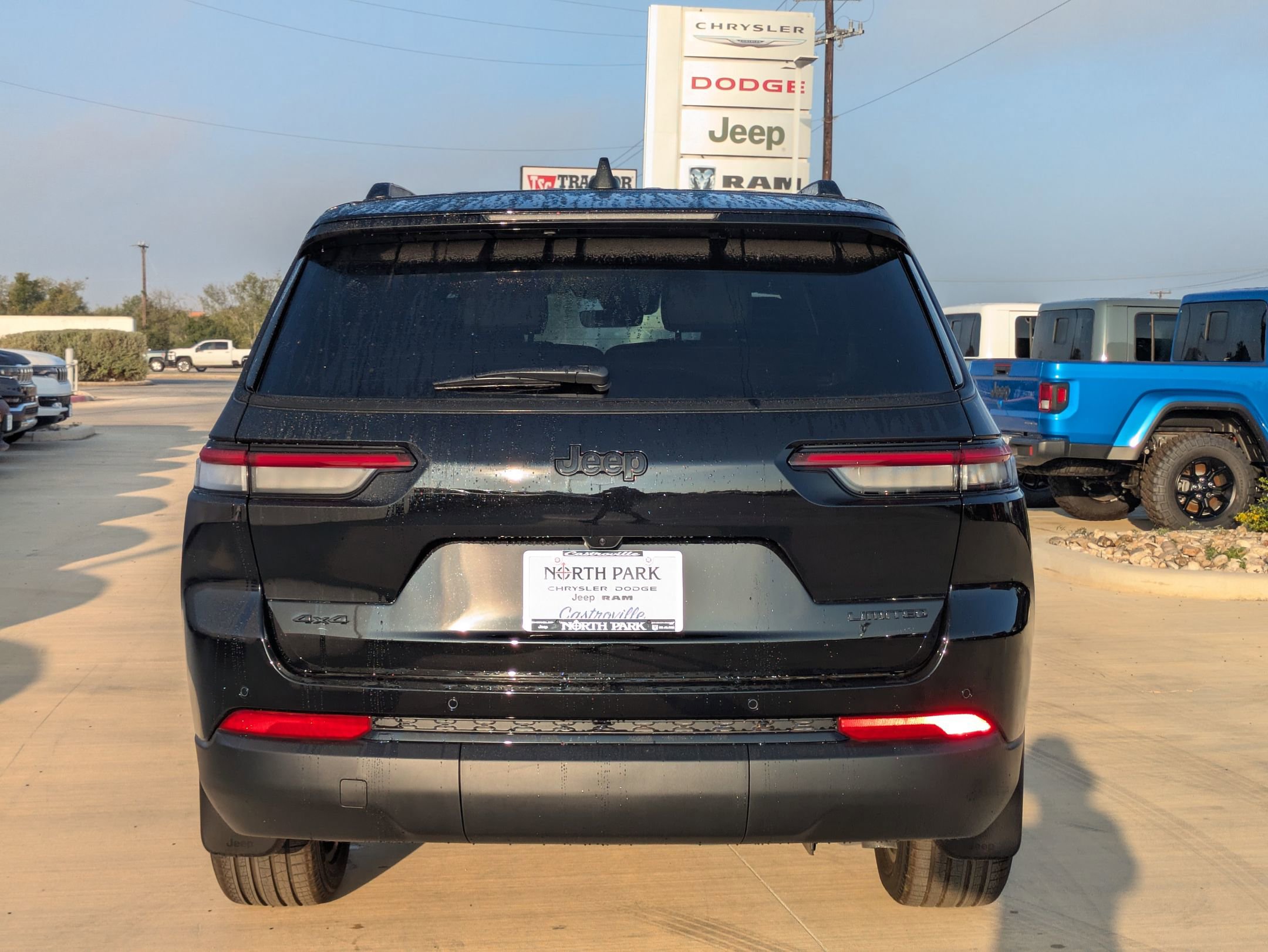 2025 Jeep Grand Cherokee Limited photo 3