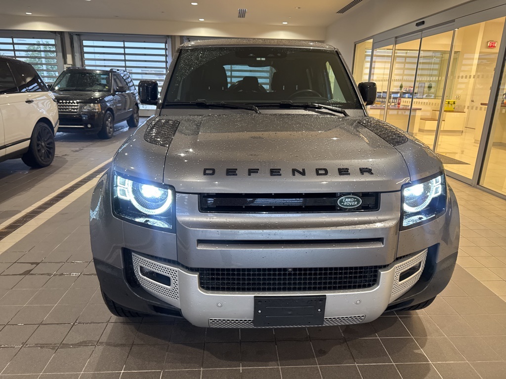 2024 Land Rover Defender 110 S photo 3