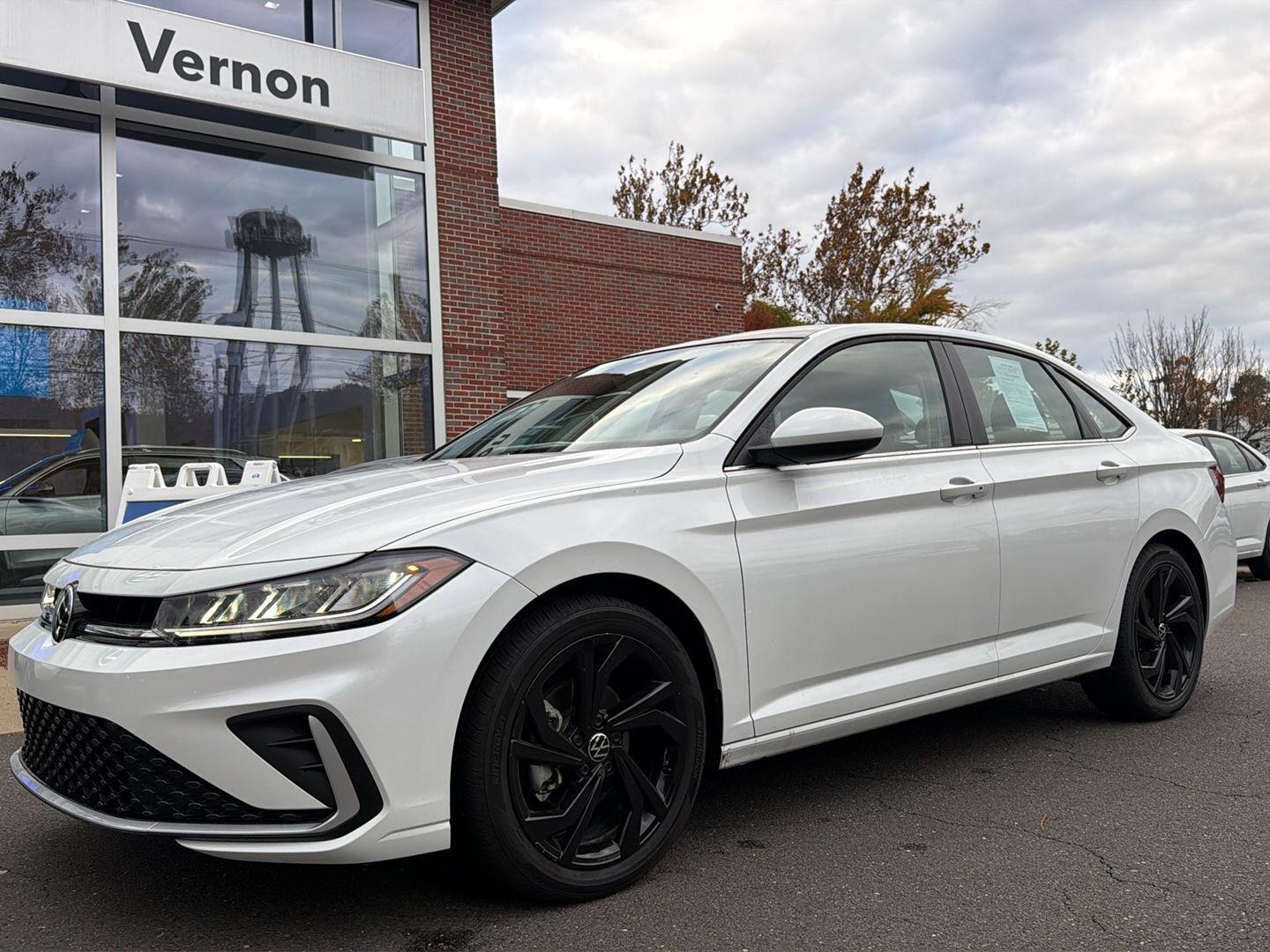 2025 Volkswagen Jetta SE photo 2