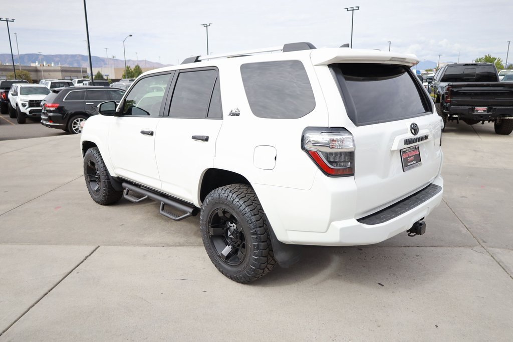 2020 Toyota 4Runner SR5 photo 2