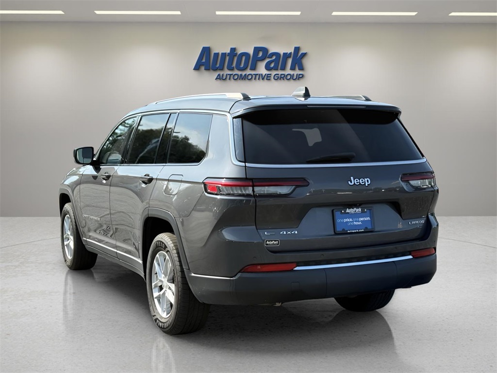 2021 Jeep Grand Cherokee Laredo photo 3