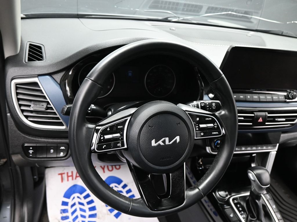 2022 Kia Seltos Nightfall Edition photo 2