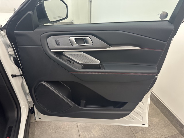 2025 Ford Explorer ST photo 19