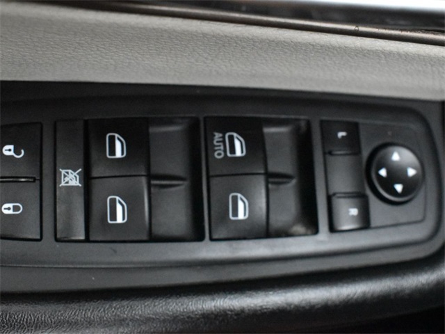 2021 Chrysler Voyager L photo 4