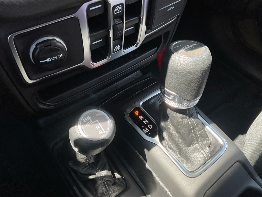 2025 Jeep Gladiator Sport S photo 32
