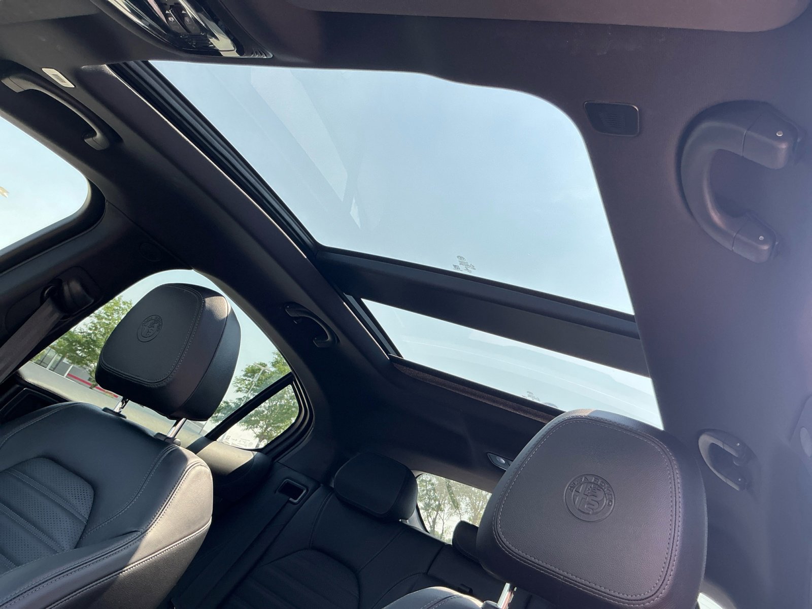 2023 Alfa Romeo Stelvio Ti photo 4