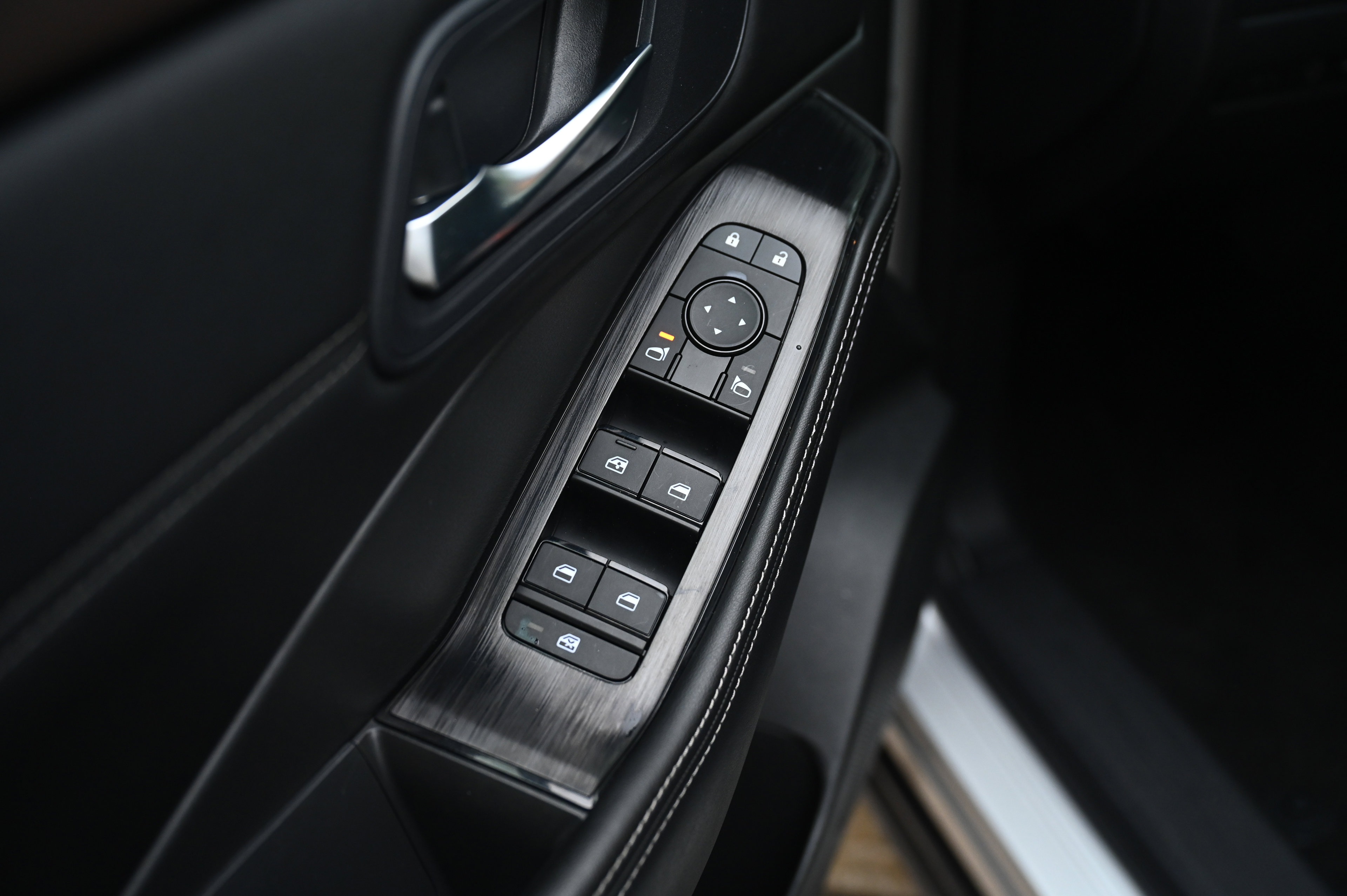 2023 Nissan Rogue SV photo 9