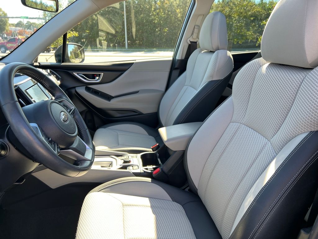 2023 Subaru Forester Premium photo 3