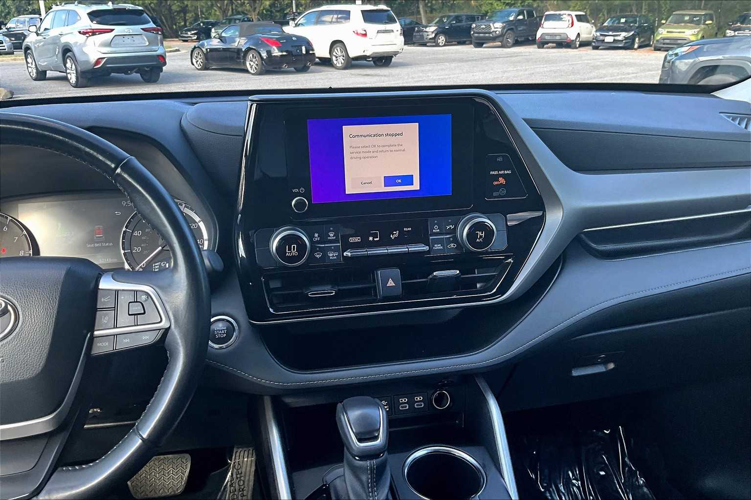 2023 Toyota Highlander LE photo 6