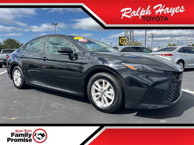 2025 Toyota Camry LE's photo