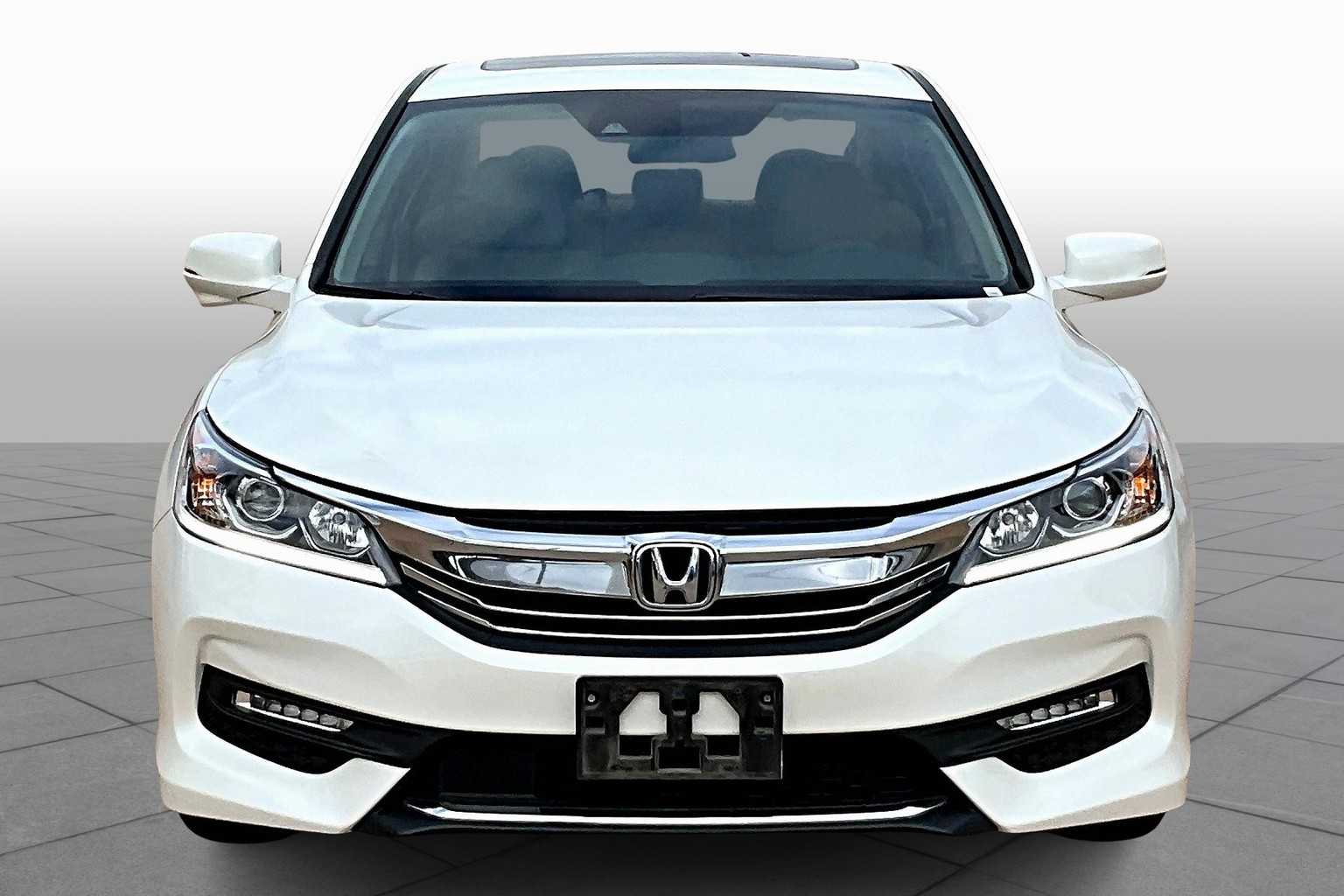 2017 Honda Accord EX photo 2