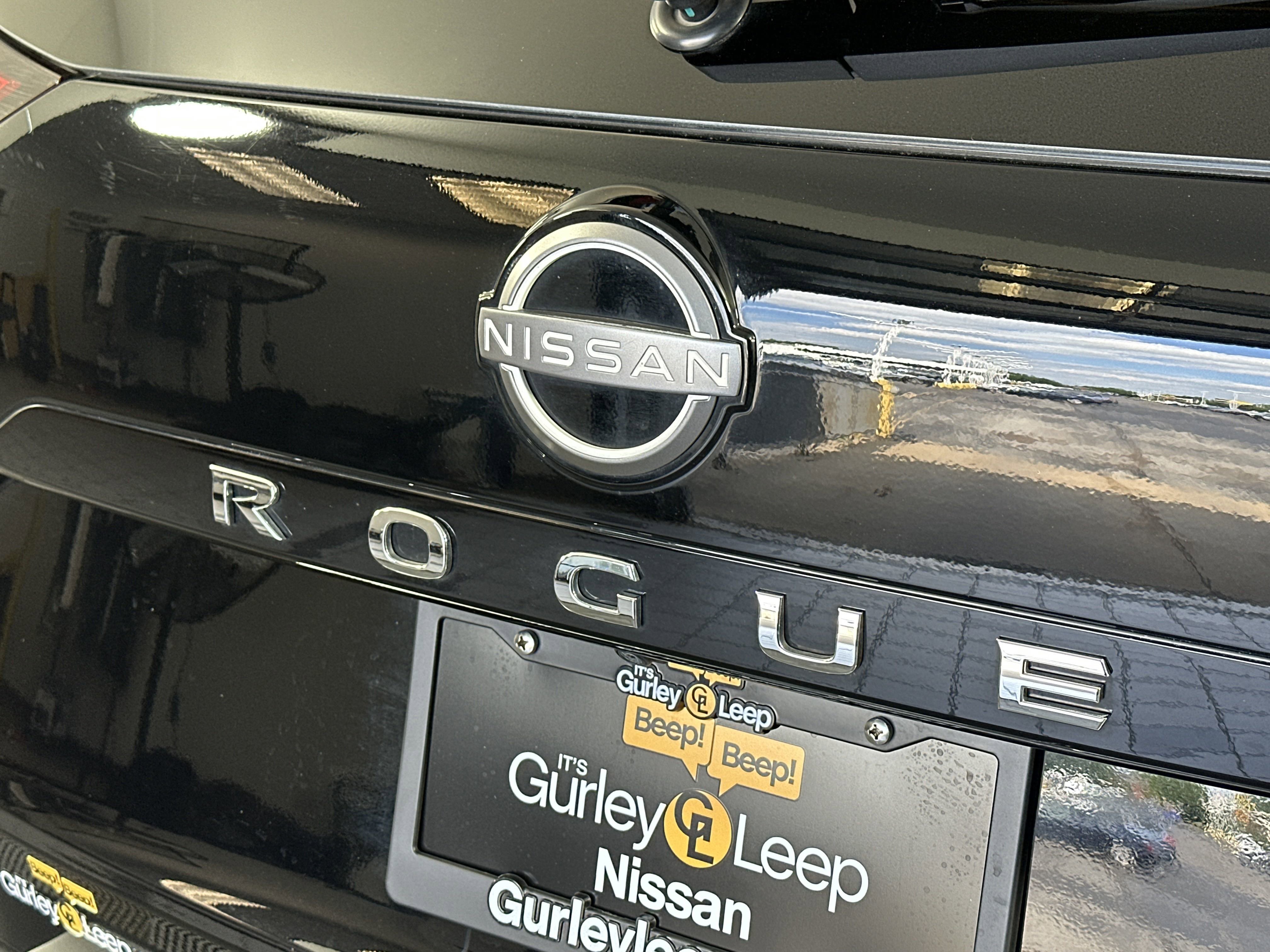 2023 Nissan Rogue SV photo 2