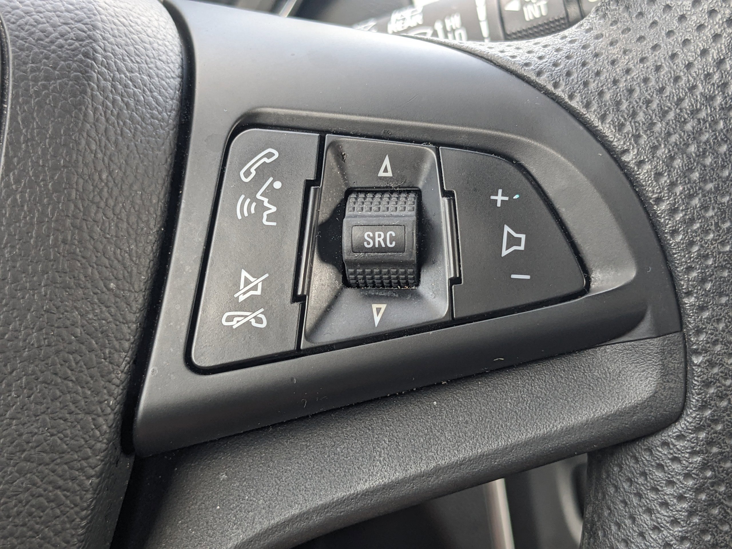 2022 Chevrolet Trax LS photo 17