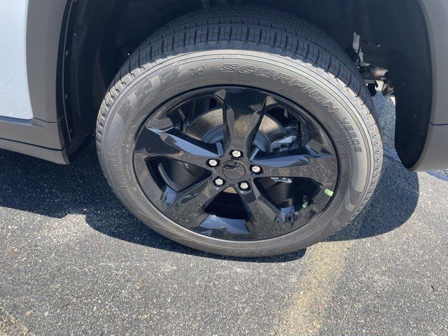 2025 Jeep Grand Cherokee Limited photo 4