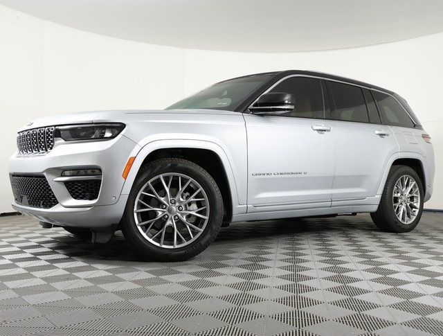 2023 Jeep Grand Cherokee Summit's photo