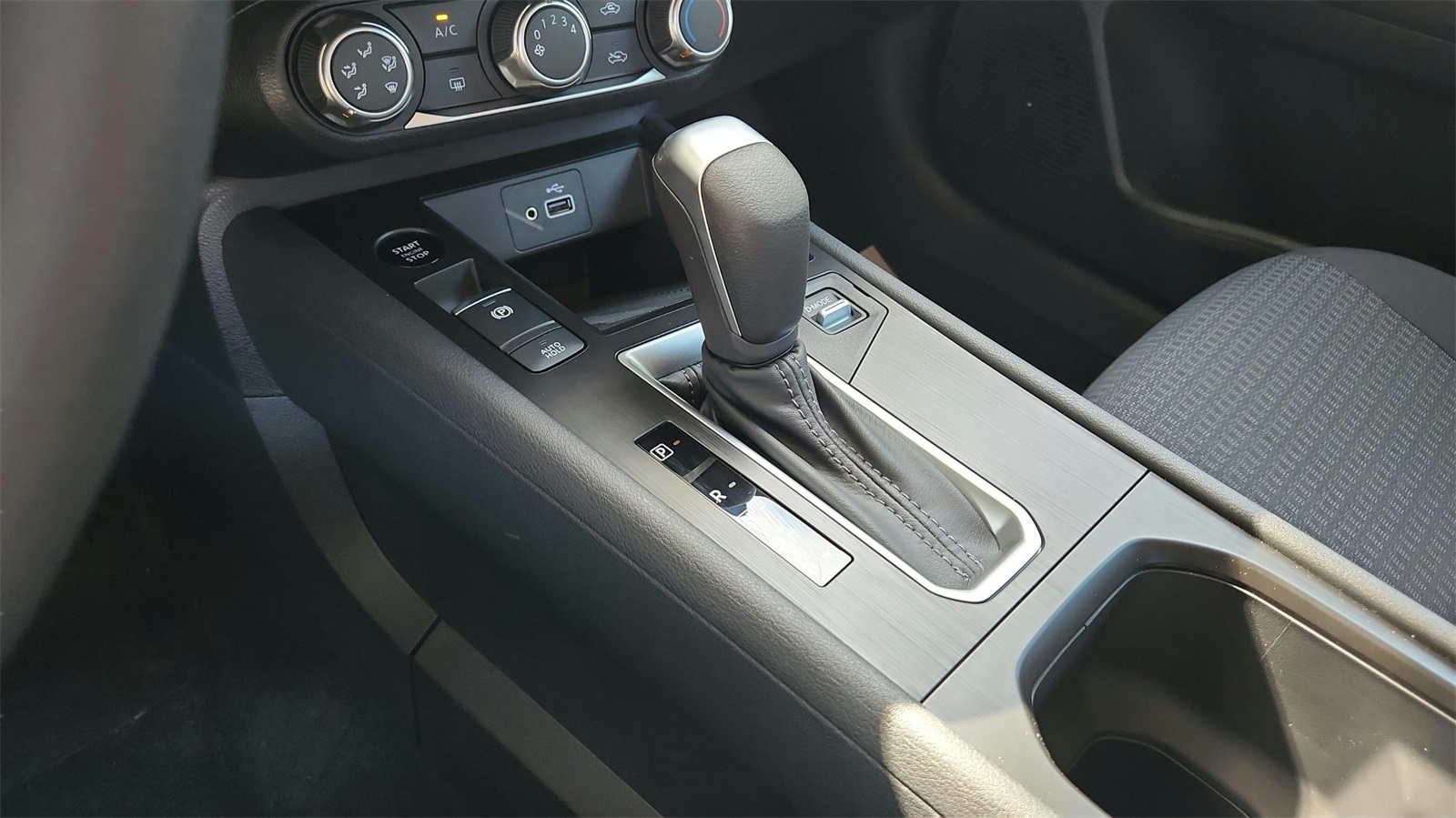 2025 Nissan Kicks Play S photo 11