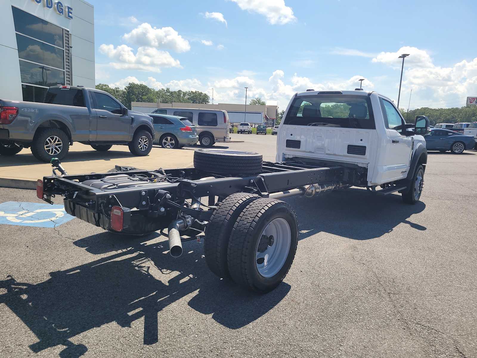 2025 Ford F-550 XL photo 3