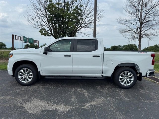 2025 Chevrolet Silverado 1500 Custom photo 2