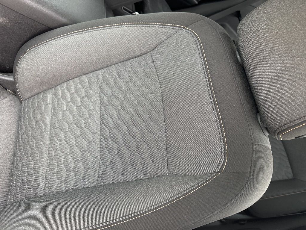 2018 Chevrolet Equinox LT photo 2