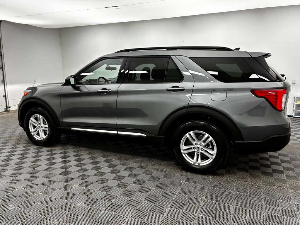 2023 Ford Explorer XLT photo 13
