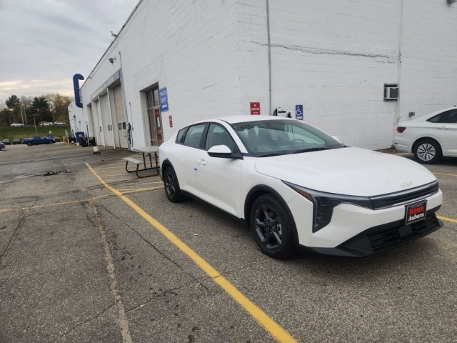 2025 Kia K4 LXS's photo