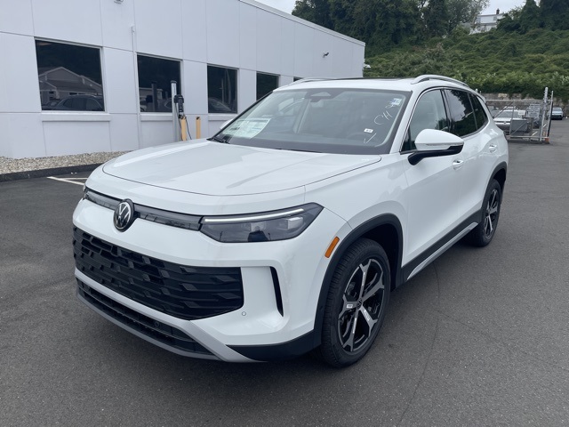 2025 Volkswagen Tiguan SE photo 3