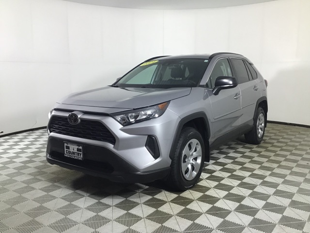 2021 Toyota RAV4 LE photo 3