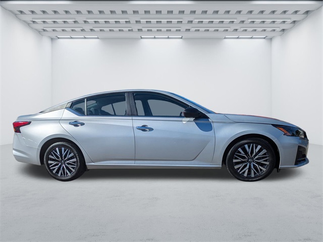 2024 Nissan Altima 2.5 SV photo 3