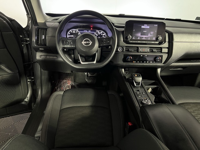 2024 Nissan Pathfinder S photo 13