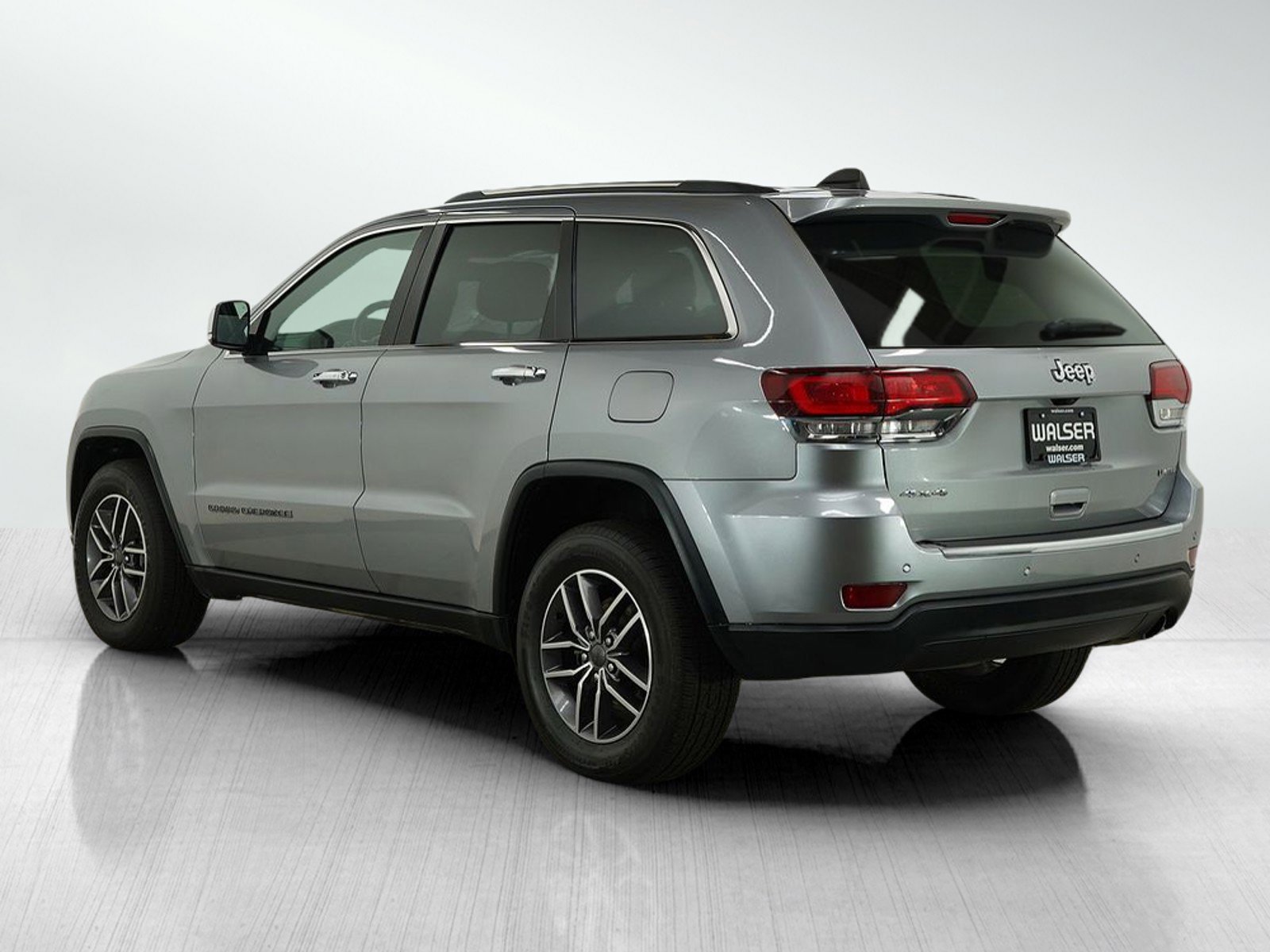 2020 Jeep Grand Cherokee Limited photo 2