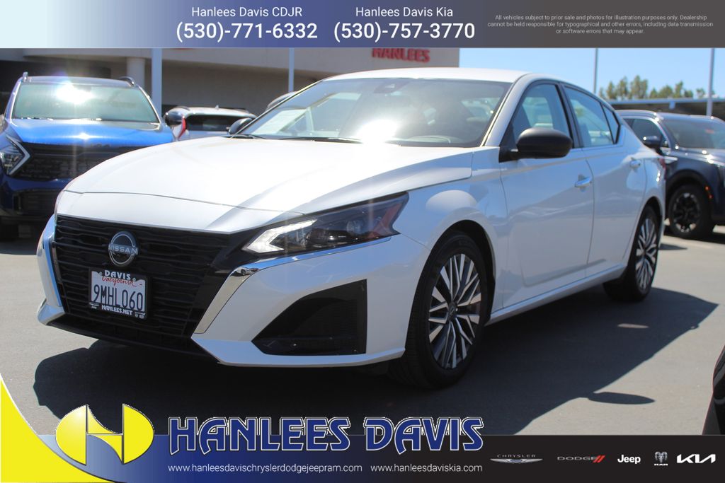 2024 Nissan Altima 2.5 SV photo 2
