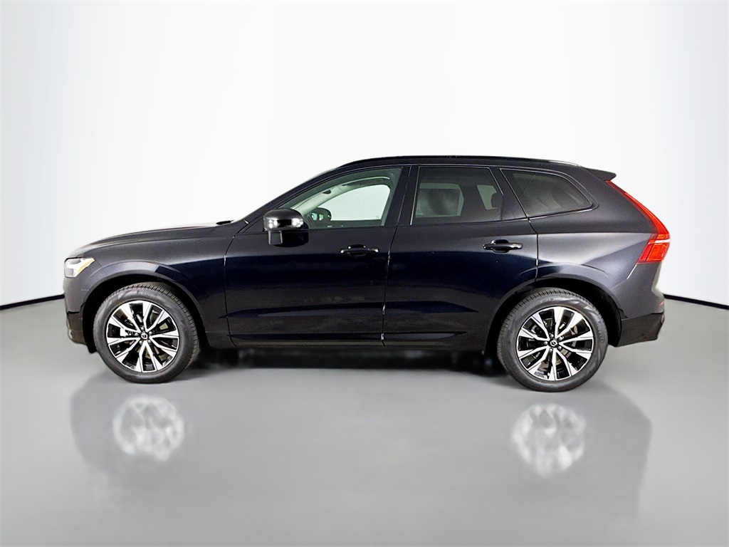 2025 Volvo XC60 B5 Core photo 3