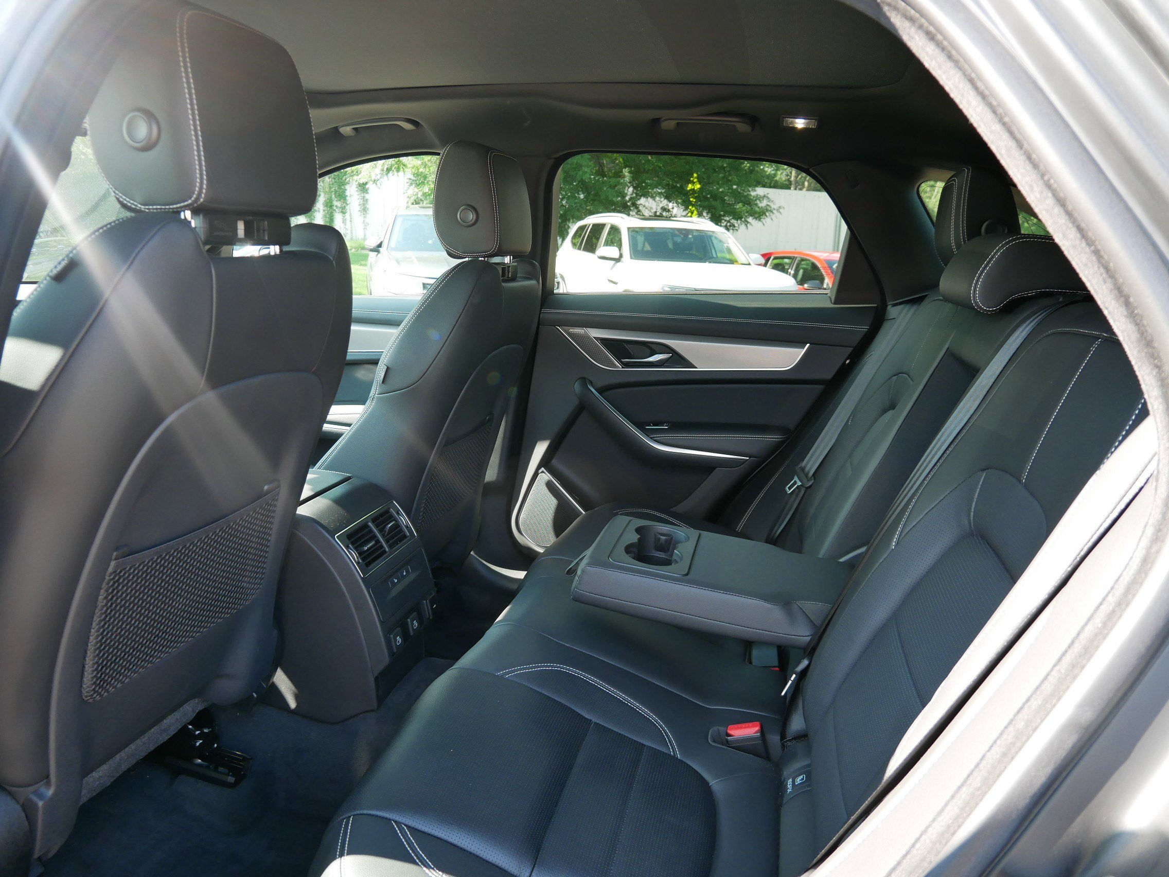 2025 Jaguar F-PACE P250 R-Dynamic S photo 14