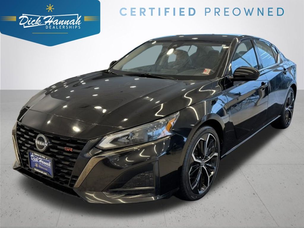 2023 Nissan Altima SR's photo