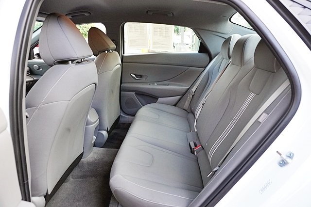 Used 2024 White Hyundai SEL image 14