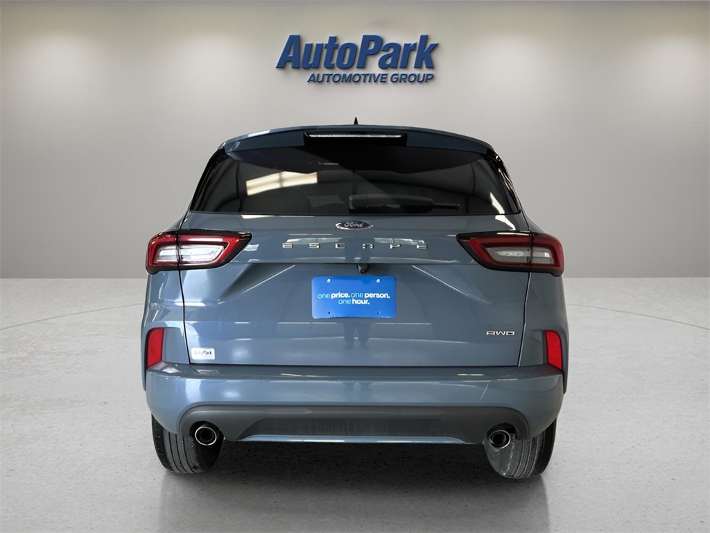 2023 Ford Escape ST-Line photo 4