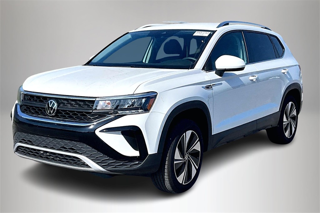 2024 Volkswagen Taos SE photo 2