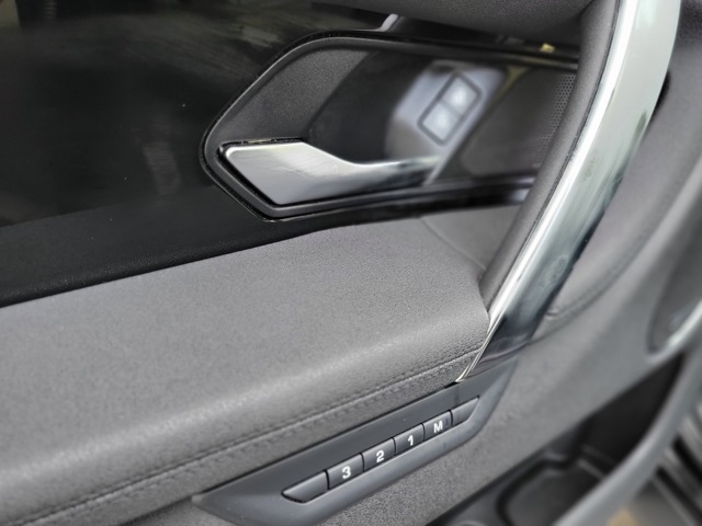 2024 Land Rover Discovery Sport S photo 25