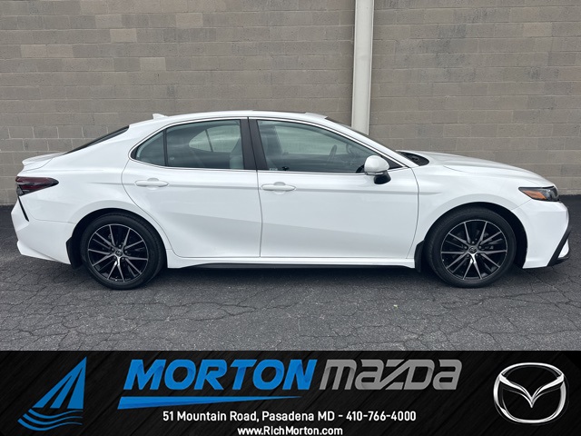 2023 Toyota Camry SE's photo