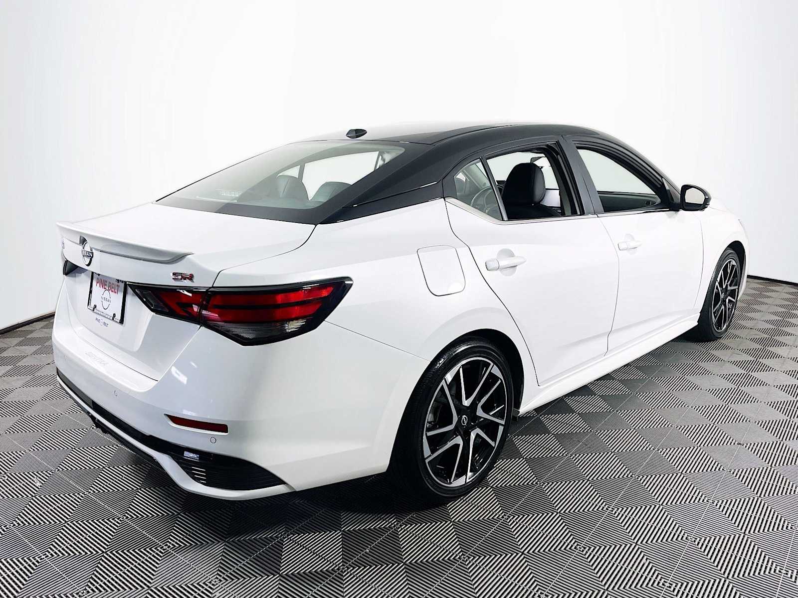 2024 Nissan Sentra SR photo 4