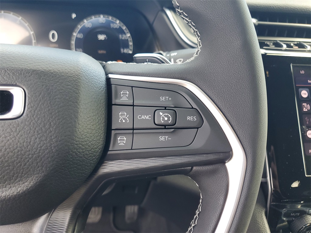 2025 Jeep Grand Cherokee Laredo X photo 12