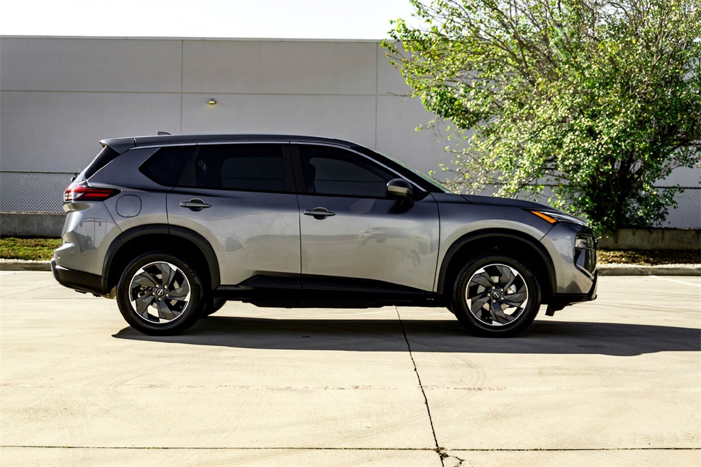 2024 Nissan Rogue SV photo 4