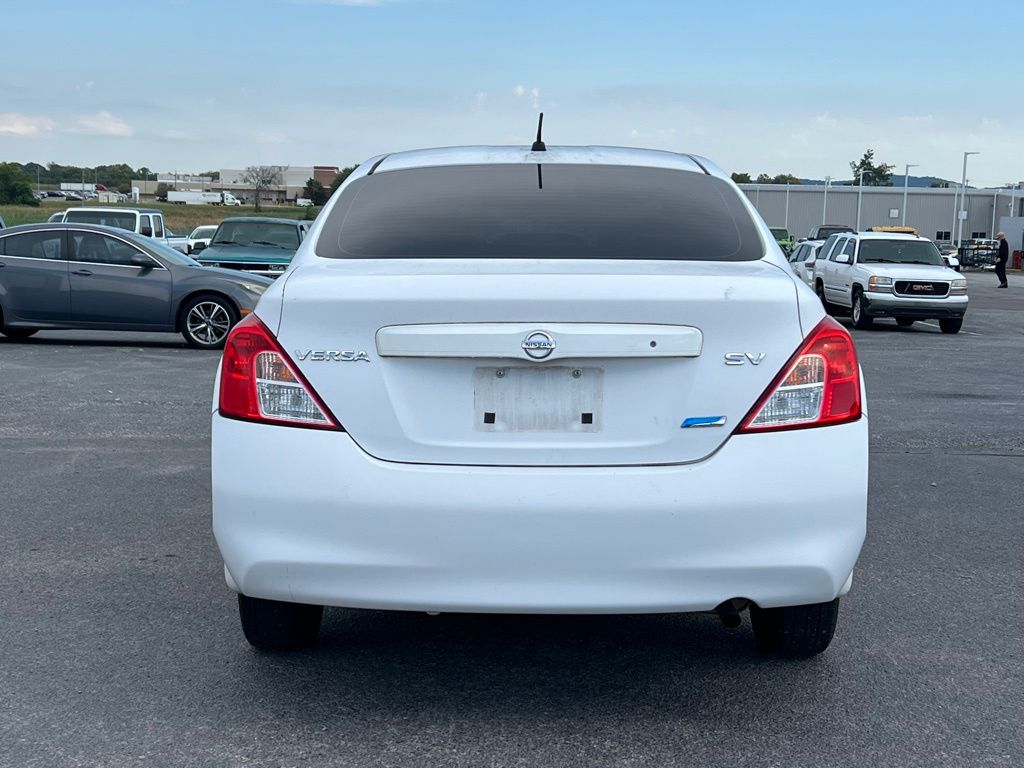 2012 Nissan Versa 1.6 SV photo 4